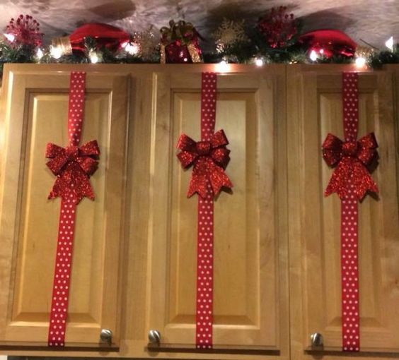 21 Insanely Genius Ideas To Decorate The Kitchen In Christmas Spirit For Free