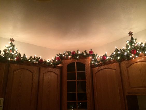 21 Insanely Genius Ideas To Decorate The Kitchen In Christmas Spirit For Free